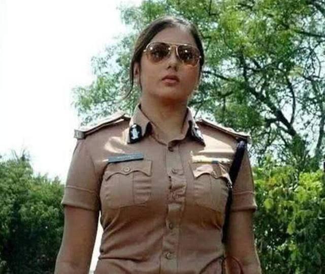 女兵一般干什么，现代女性军事角色的多元化展现，女兵在现代军事中的角色多元化展现