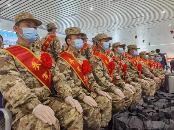 祁发宝入伍时间的荣光与历程，祁发宝入伍历程，荣光与成长之路