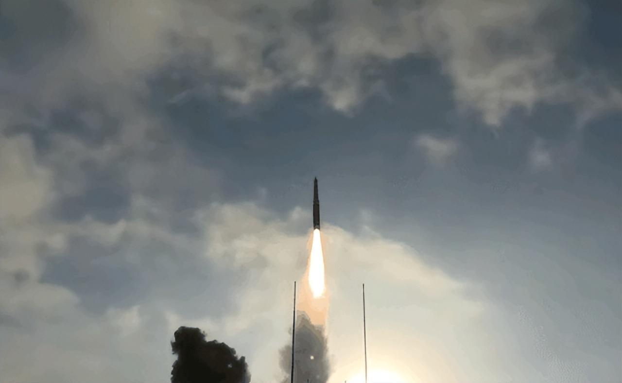 歼-15与F-18，两款舰载战斗机的对比，歼-15与F-18舰载战斗机对比解析