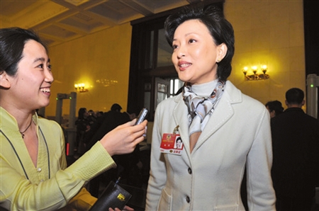 文化部长与女明星，文化繁荣背后的故事，文化部长与女明星，文化繁荣背后的交织故事