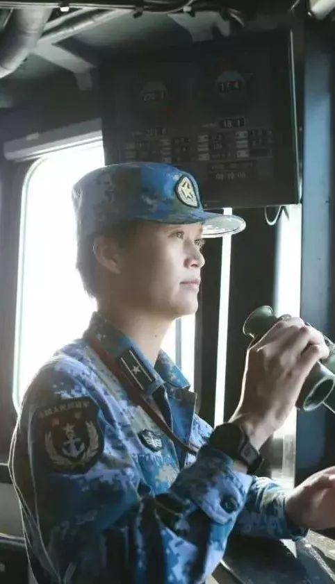 郑州舰舰长韦晓慧，一位海军英雄的壮志与情怀，海军英雄韦晓慧舰长，壮志与情怀的郑州舰领航者