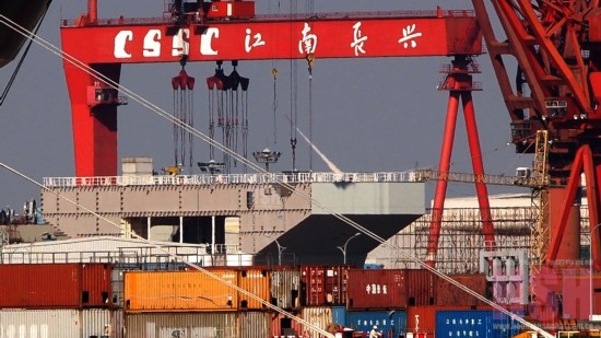 国产航母分段合拢，中国海军建设的里程碑时刻，国产航母分段合拢，中国海军建设迈入新里程碑时刻