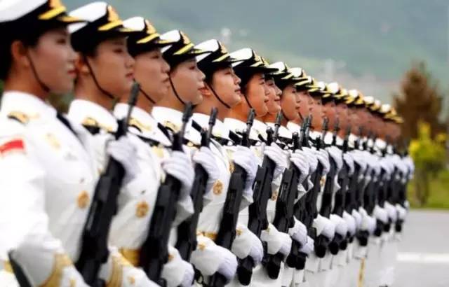美国阅兵中的女兵仪仗队，力量与荣耀的象征，美国阅兵女兵仪仗队，力量与荣耀的璀璨展现