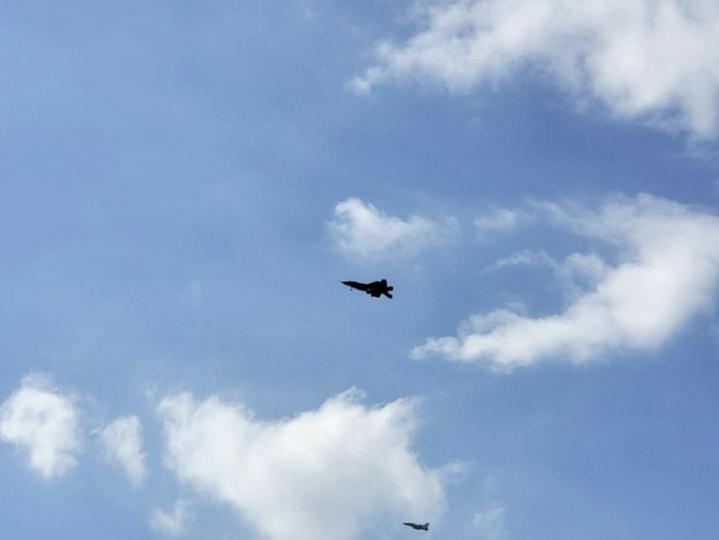 歼-10与KF-21，空中巨人的对比观察，歼-10与KF-21，空中巨人对比观察分析