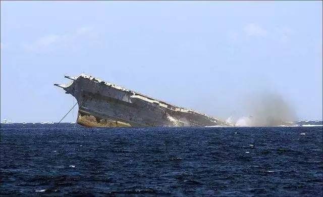 航空母舰被击沉，历史、影响与反思，航空母舰遭袭，历史影响与深刻反思