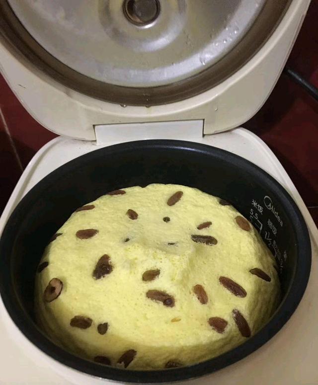 电饭锅蛋糕的做法，简单美味，轻松上手，电饭锅蛋糕制作，简单美味，轻松掌握！