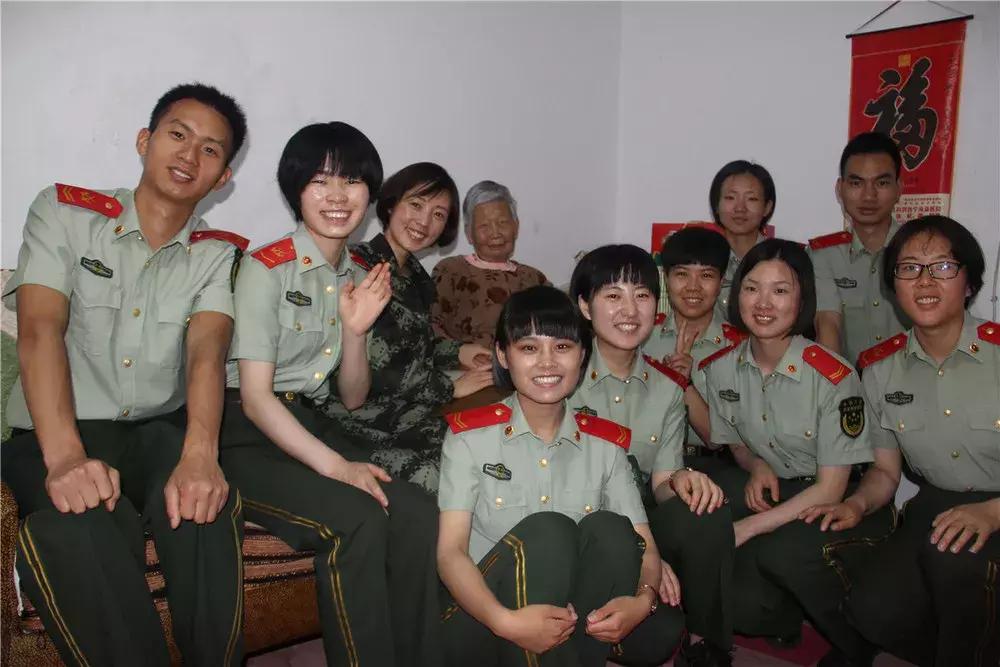 仪仗队女兵退伍，荣耀与未来的交织，仪仗队女兵退伍，荣耀与未来的碰撞
