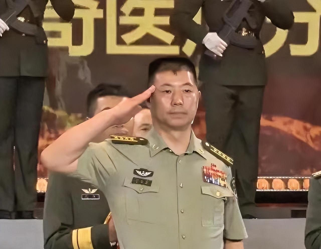 祁发宝资历章介绍，一位英勇无畏的边疆卫士的荣耀历程，祁发宝，边疆卫士的荣耀历程与资历章介绍